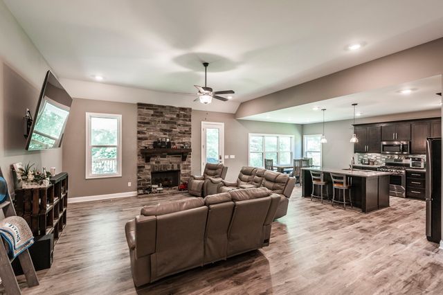 8326 Betts Rd, Greenbrier, TN 37073