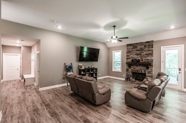 8326 Betts Rd, Greenbrier, TN 37073