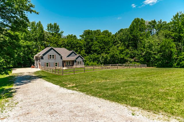 8326 Betts Rd, Greenbrier, TN 37073
