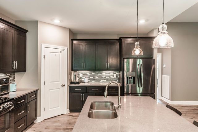 8326 Betts Rd, Greenbrier, TN 37073