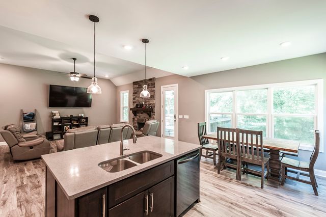 8326 Betts Rd, Greenbrier, TN 37073