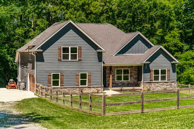 8326 Betts Rd, Greenbrier, TN 37073