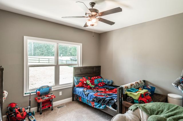 8326 Betts Rd, Greenbrier, TN 37073
