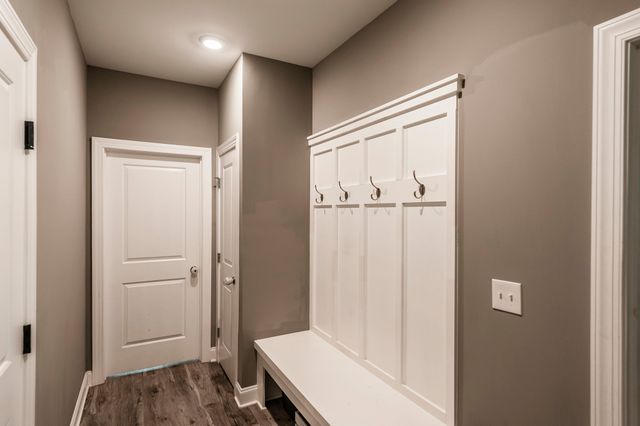 8326 Betts Rd, Greenbrier, TN 37073