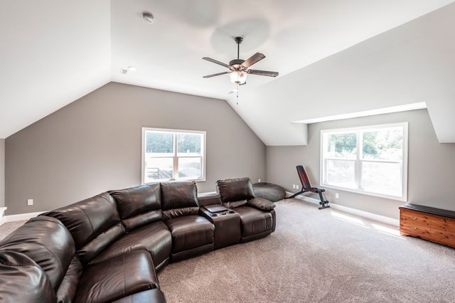 8326 Betts Rd, Greenbrier, TN 37073