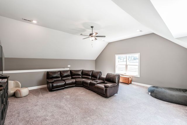 8326 Betts Rd, Greenbrier, TN 37073