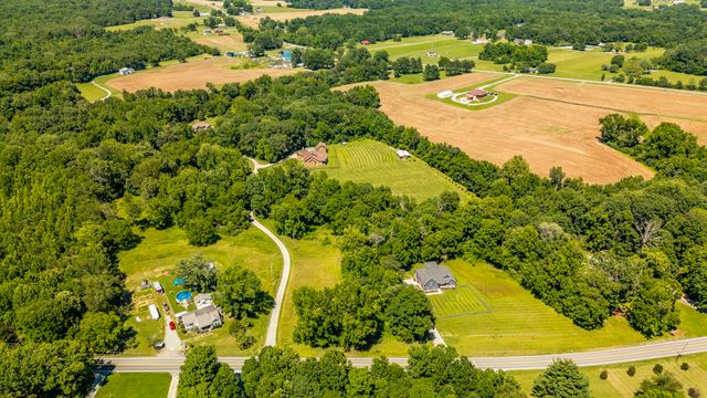 8326 Betts Rd, Greenbrier, TN 37073