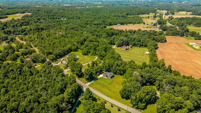8326 Betts Rd, Greenbrier, TN 37073