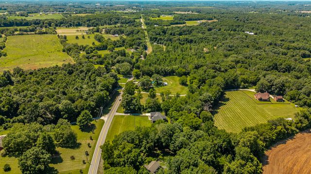 8326 Betts Rd, Greenbrier, TN 37073