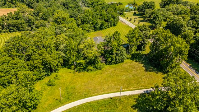 8326 Betts Rd, Greenbrier, TN 37073