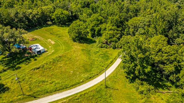 8326 Betts Rd, Greenbrier, TN 37073