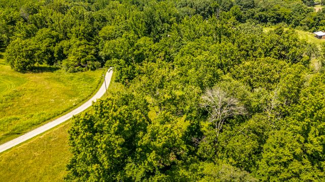 8326 Betts Rd, Greenbrier, TN 37073