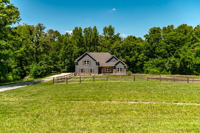 8326 Betts Rd, Greenbrier, TN 37073
