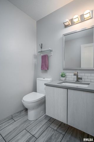 4200 Belmont Road, Bettendorf, IA 52722