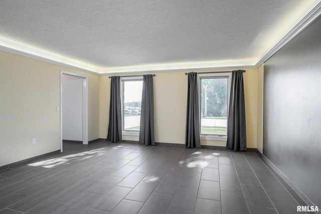 4200 Belmont Road, Bettendorf, IA 52722