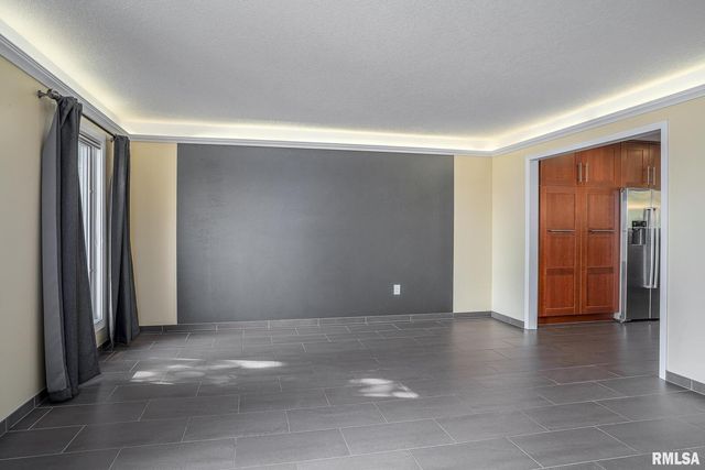 4200 Belmont Road, Bettendorf, IA 52722