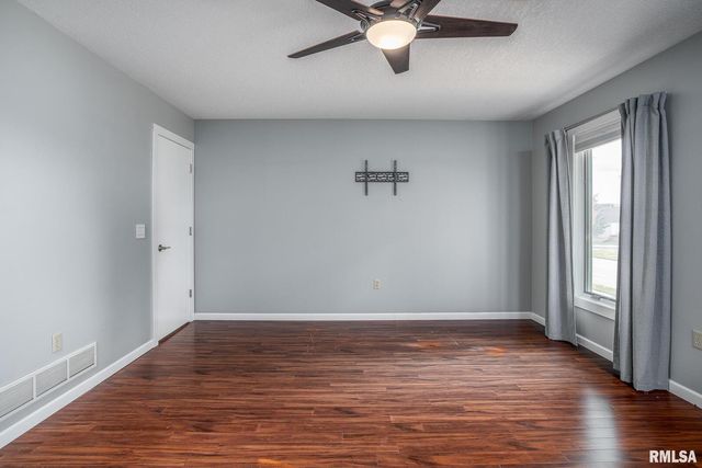 4200 Belmont Road, Bettendorf, IA 52722