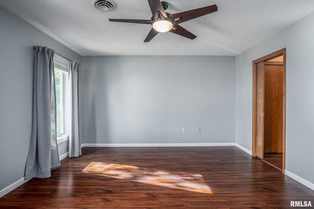 4200 Belmont Road, Bettendorf, IA 52722