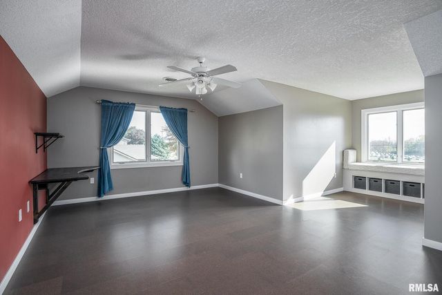 4200 Belmont Road, Bettendorf, IA 52722