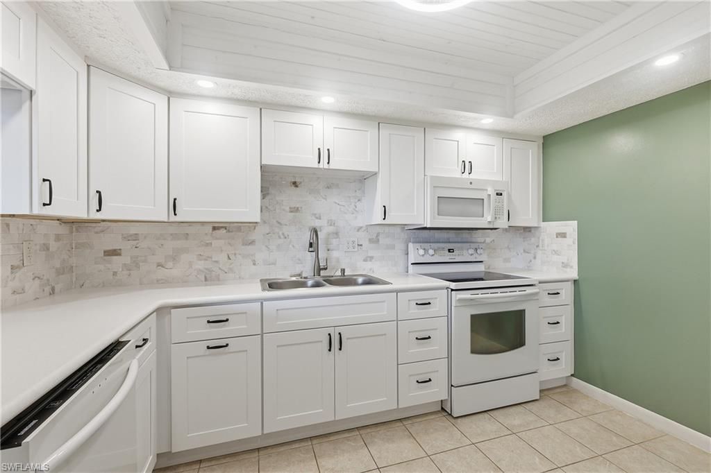 Image 11 of property listing at 1304 Miramar ST 202, Cape Coral, FL 33904