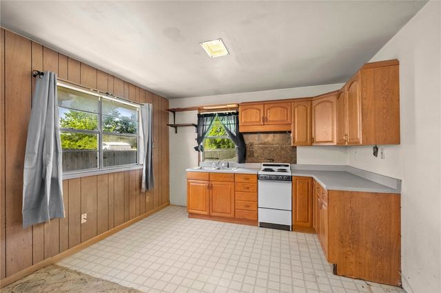 2204 Lincoln Street, Siloam Springs, AR 72761
