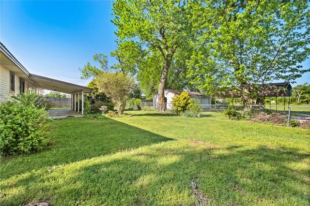 2204 Lincoln Street, Siloam Springs, AR 72761