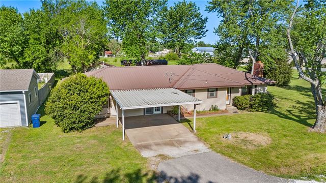 2204 Lincoln Street, Siloam Springs, AR 72761
