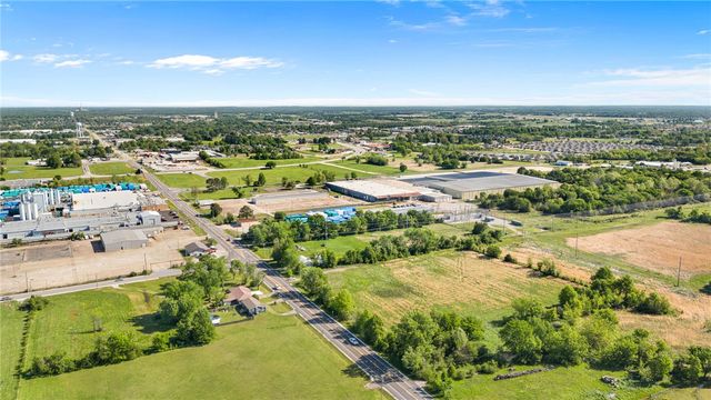 2204 Lincoln Street, Siloam Springs, AR 72761