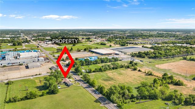 2204 Lincoln Street, Siloam Springs, AR 72761
