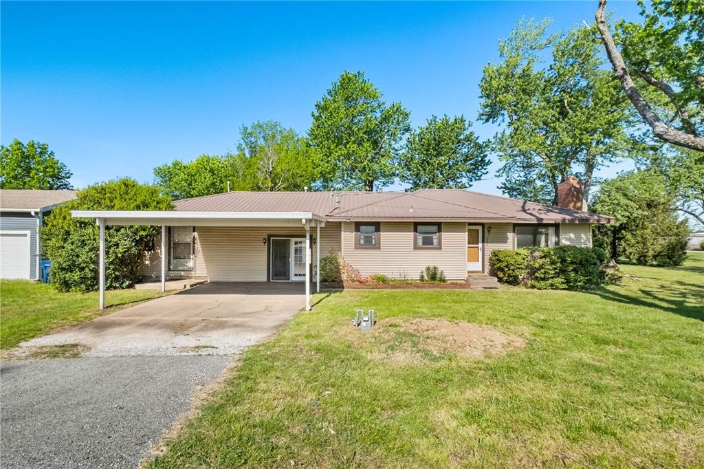 2204 Lincoln Street, Siloam Springs, AR 72761