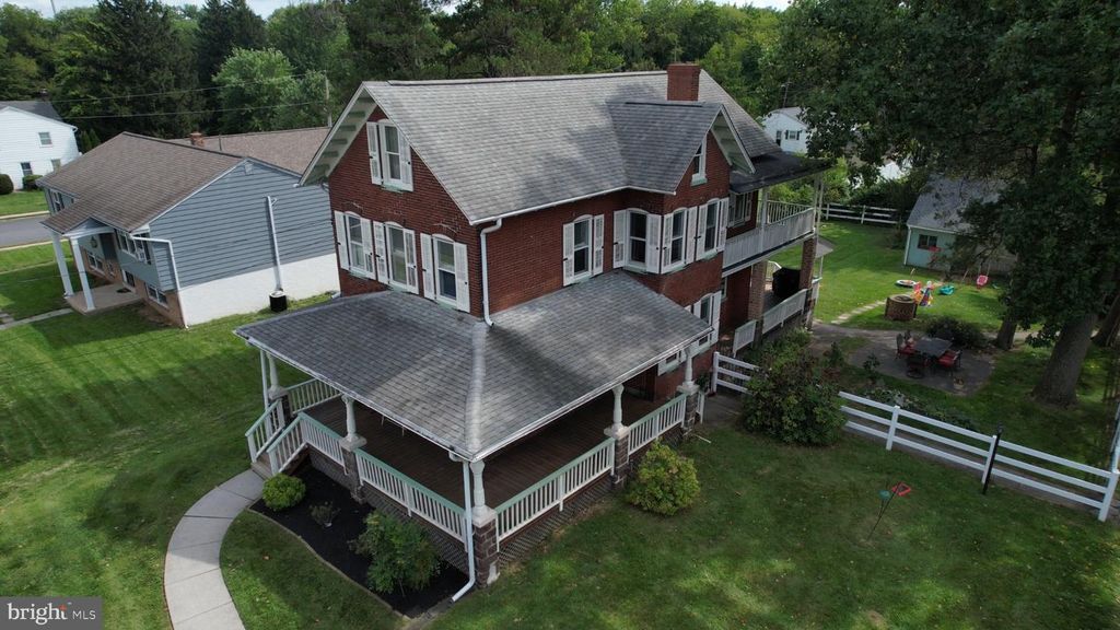 862 WALNUT ST, ROYERSFORD, PA 19468 — photo 2