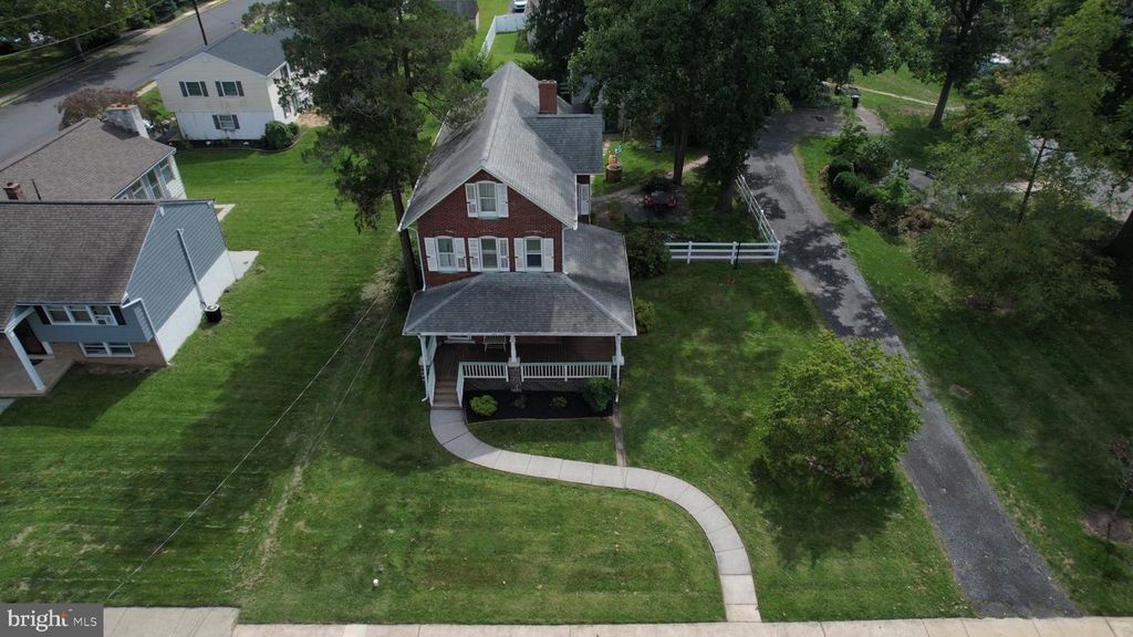 862 WALNUT ST, ROYERSFORD, PA 19468 — photo 3
