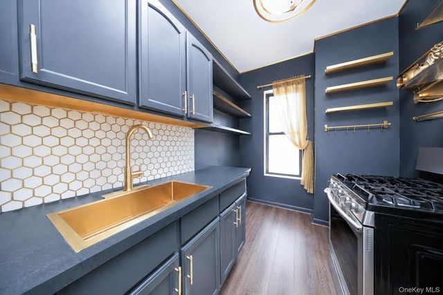 9104 3rd Avenue, Brooklyn, NY 11209