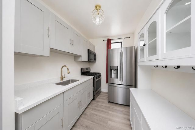 9104 3rd Avenue, Brooklyn, NY 11209