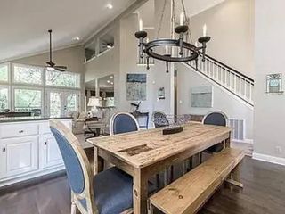 5607 Courtyard DR, Austin, TX 78731