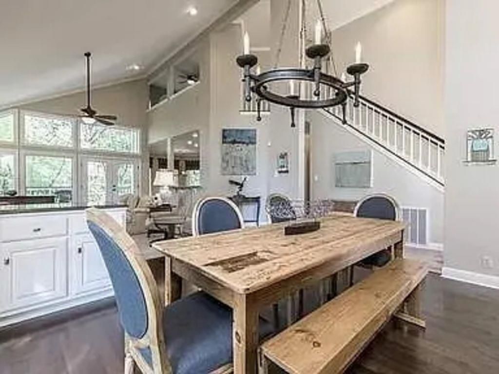 5607 Courtyard DR, Austin, TX 78731