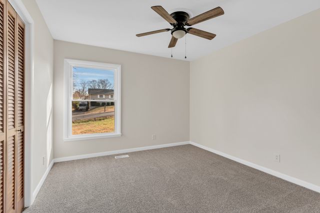 305 S Pawnee Dr, Springfield, TN 37172