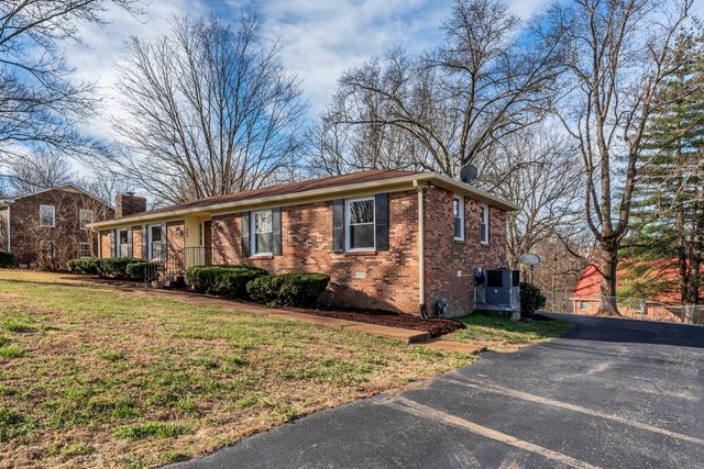 305 S Pawnee Dr, Springfield, TN 37172