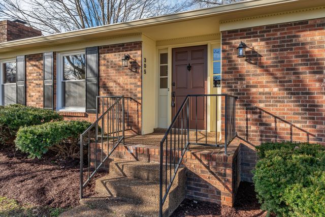 305 S Pawnee Dr, Springfield, TN 37172