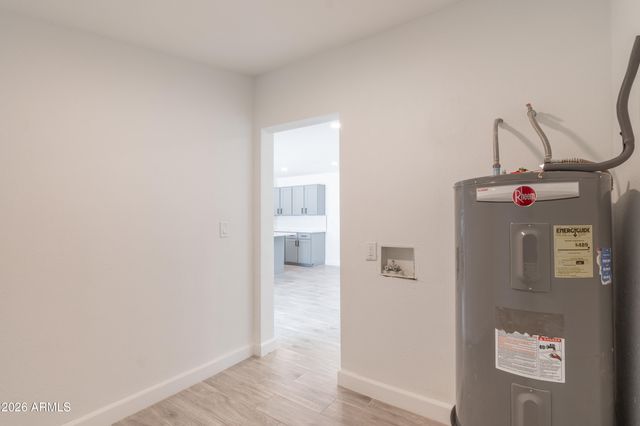 6924 W BEATRICE Street, Phoenix, AZ 85043