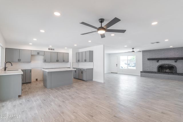 6924 W BEATRICE Street, Phoenix, AZ 85043