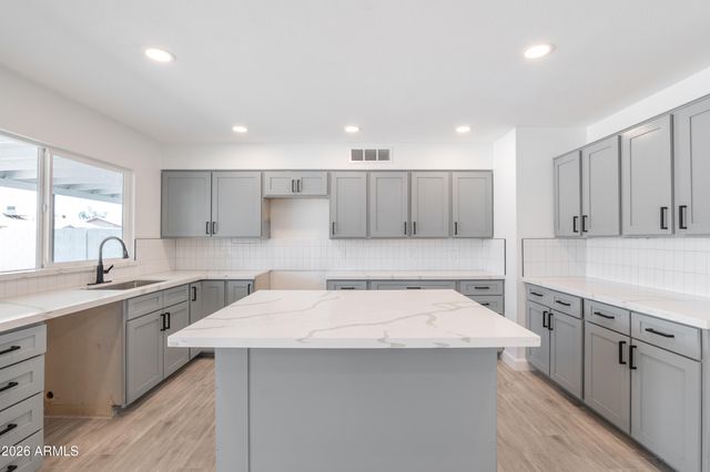 6924 W BEATRICE Street, Phoenix, AZ 85043