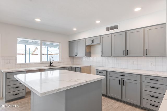 6924 W BEATRICE Street, Phoenix, AZ 85043