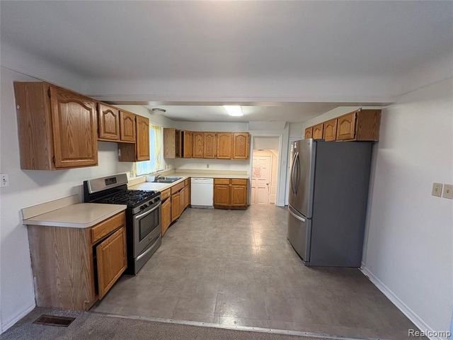 1079 Emmons Boulevard, Lincoln Park, MI 48146