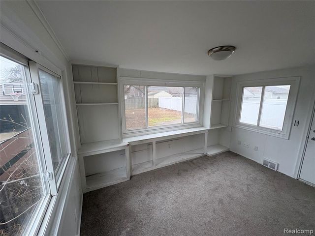 1079 Emmons Boulevard, Lincoln Park, MI 48146