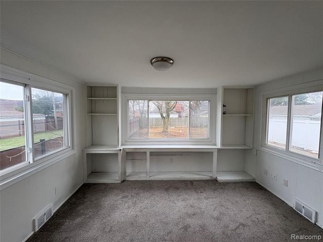 1079 Emmons Boulevard, Lincoln Park, MI 48146