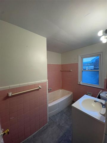 1079 Emmons Boulevard, Lincoln Park, MI 48146