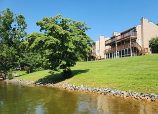 279 Waterside Dr # 7-J, Moneta, VA 24121