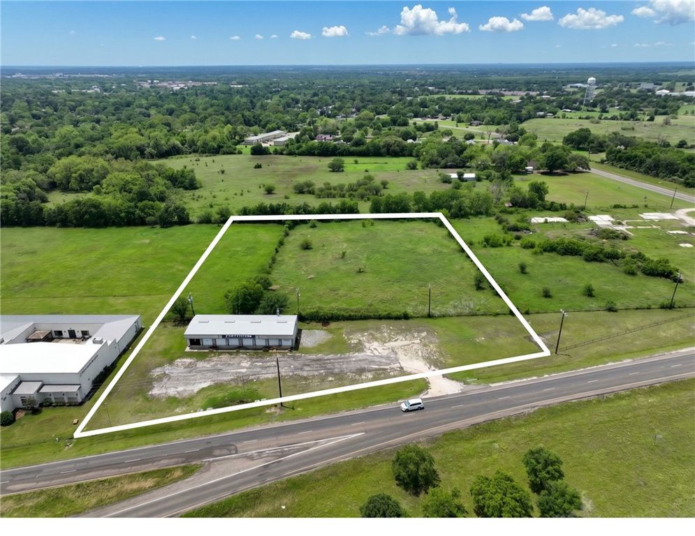 7818 Highway 6 Loop, Navasota, TX 77868 — exterior