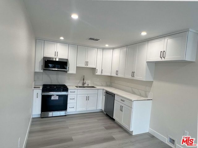 8550 Gloria Avenue, Los Angeles, CA 91343